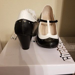 Chelsea Crew Marcy Black & White T Strap